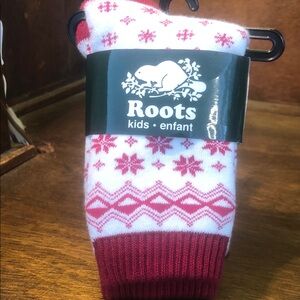 Roots Kids Festive Burgundy and White Snowflake ❄️ Socks